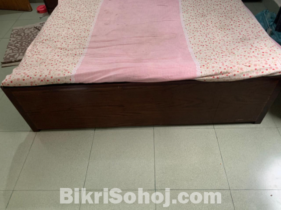 নাভানা খাট